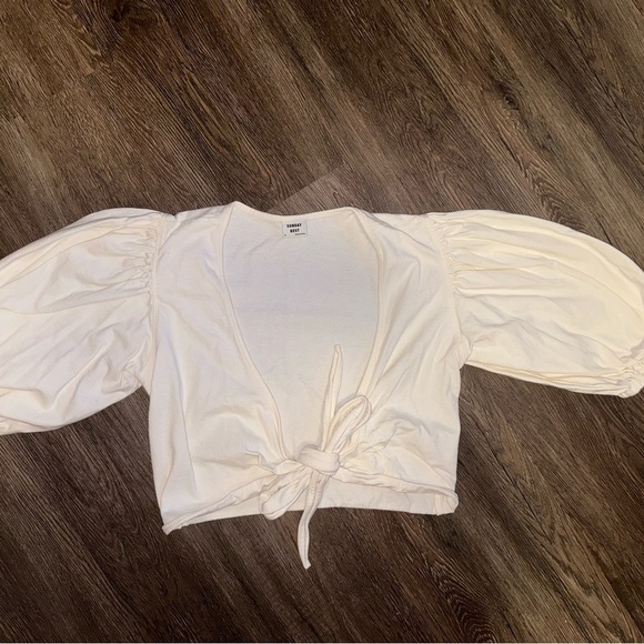 Aritzia Sunday Best Cream Set Front Tie Cropped Top Smocked Ruffle Skirt Size Sm - Picture 4 of 8